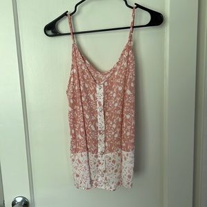 🦋 Floral blouse. $6 if bundled.